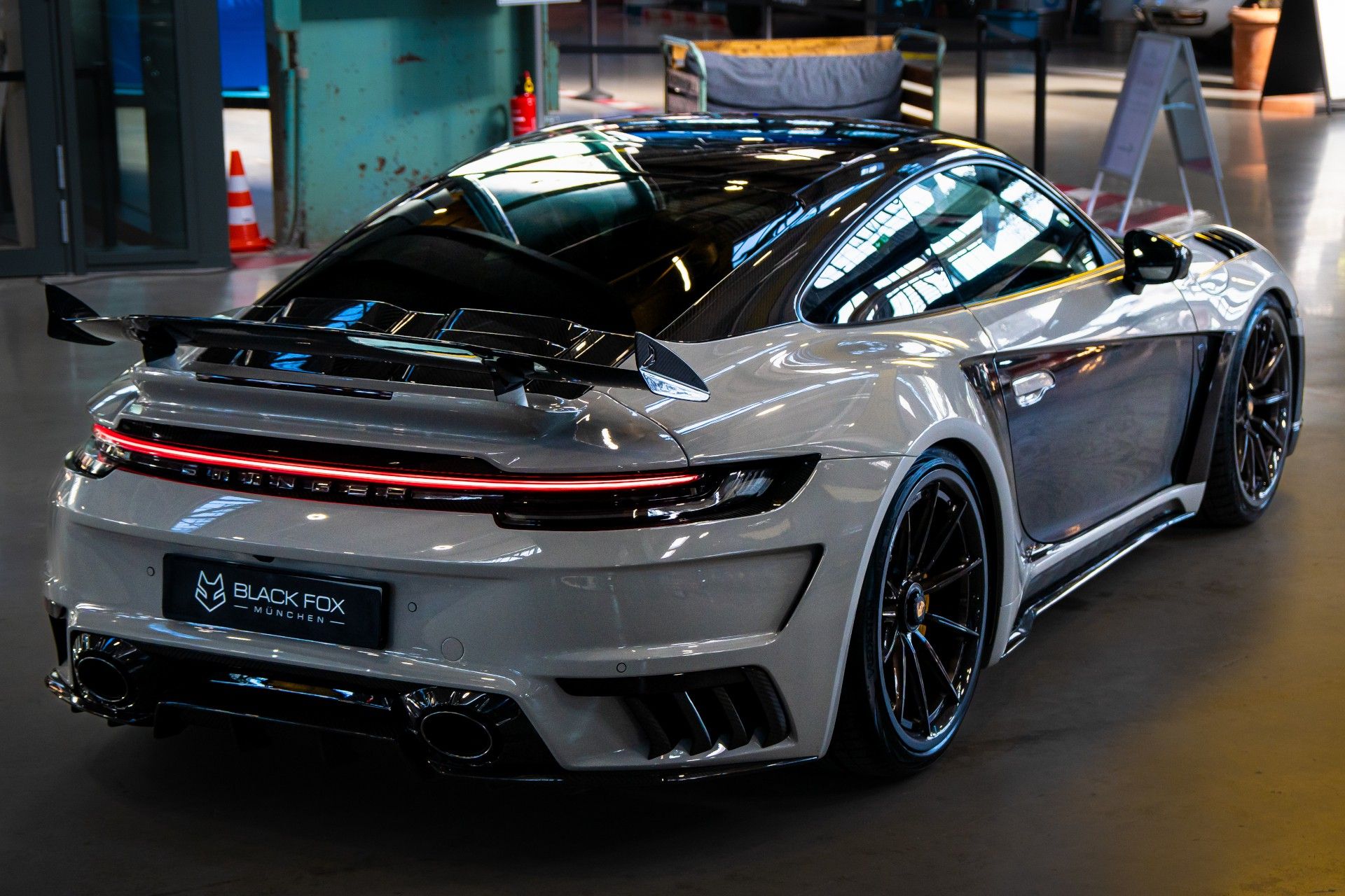 Аренда Porsche 911 в Махачкале — фото 3