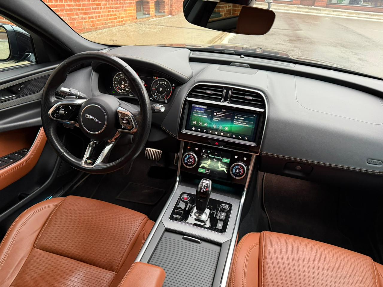 Аренда Jaguar XE в Москве — фото 4