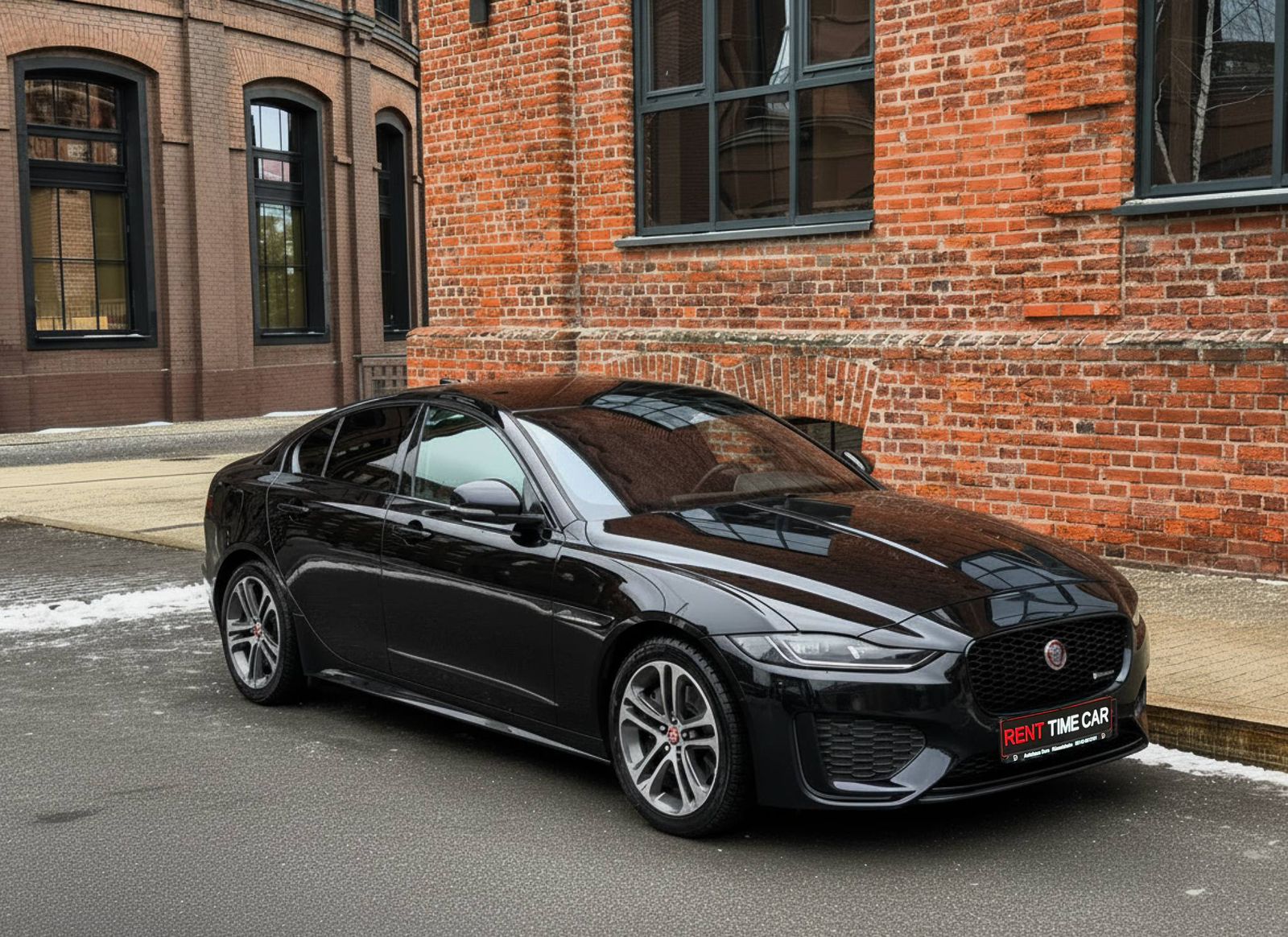 Аренда Jaguar XE в Москве