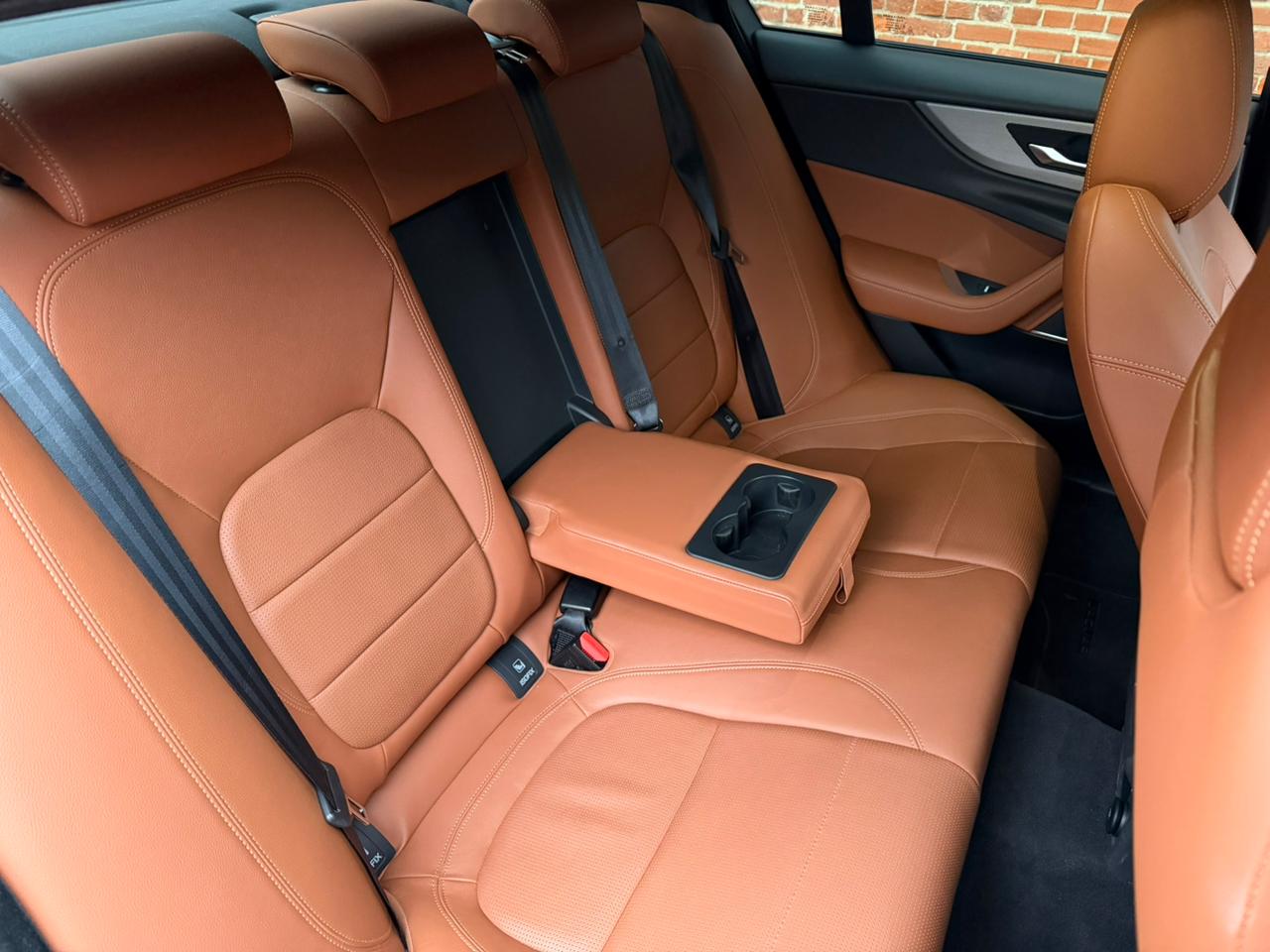 Аренда Jaguar XE в Москве — фото 6