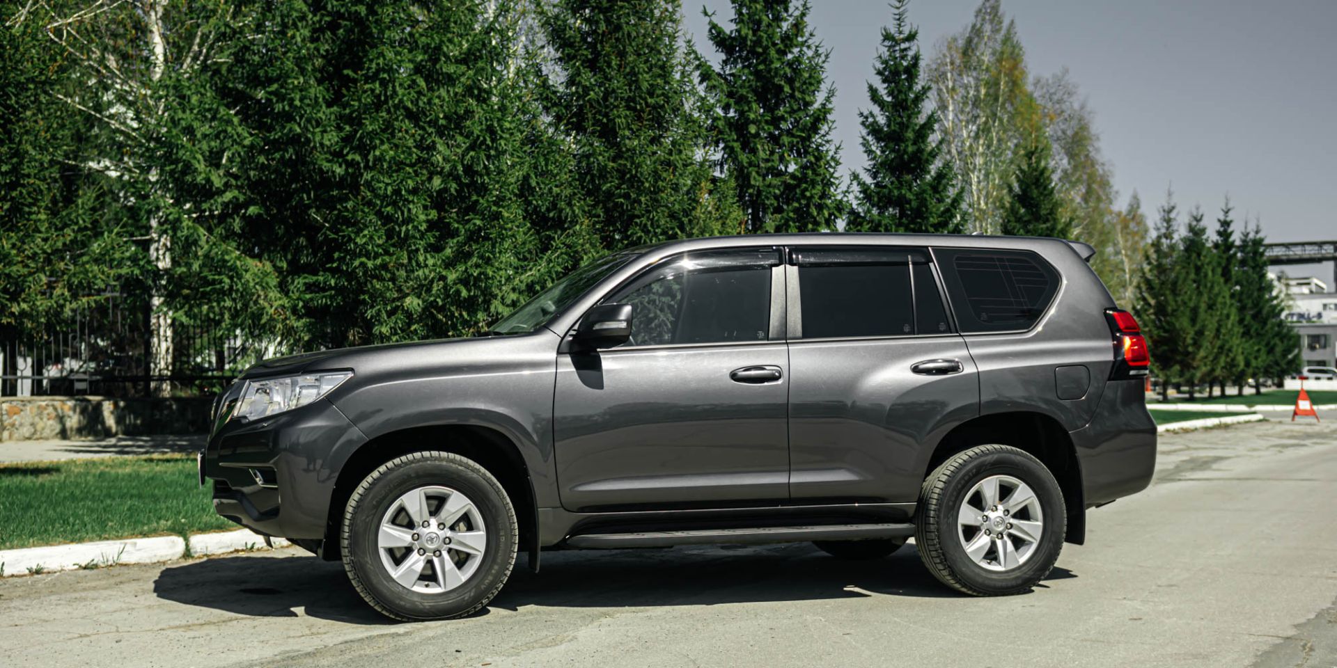 Аренда Toyota Land Cruiser Prado в Горно-Алтайске — фото 2