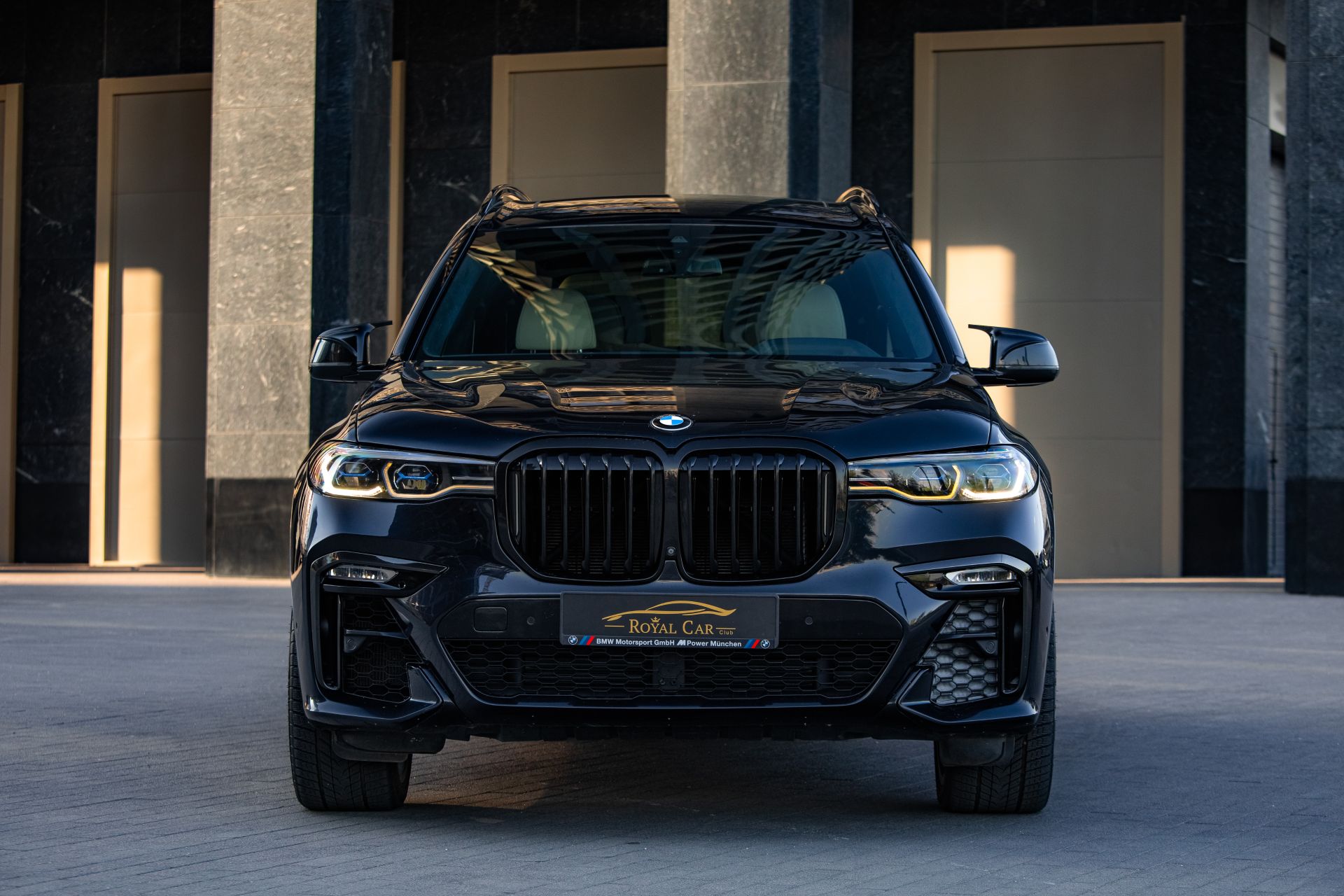 Аренда BMW X7 40i в Москве