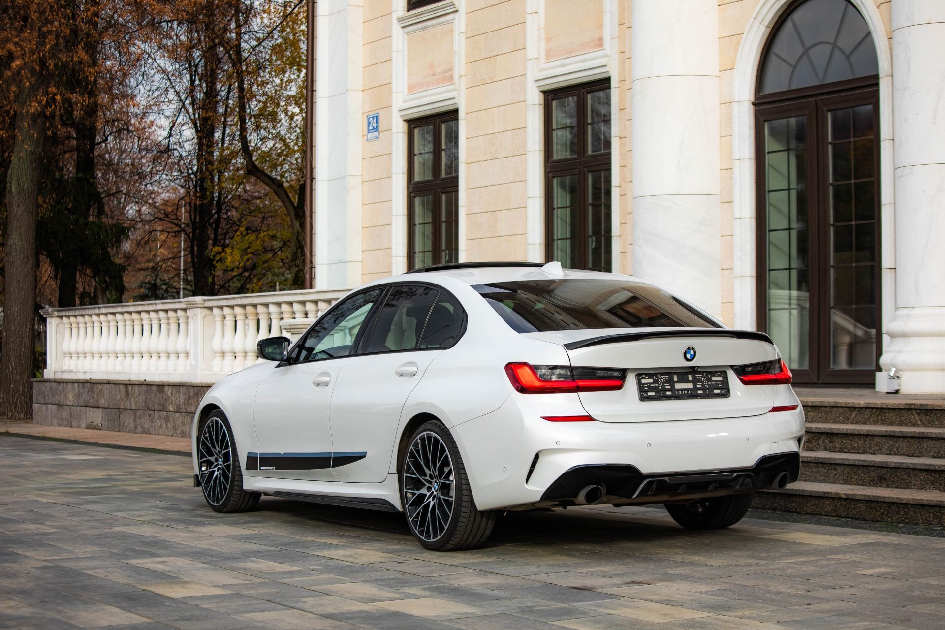 Аренда BMW 330i xDrive в Москве — фото 6