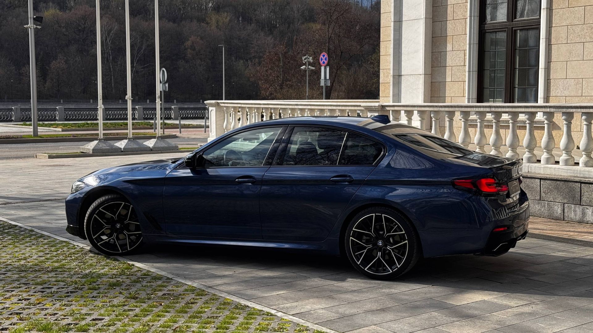 Аренда BMW 530e xDrive в Москве — фото 6