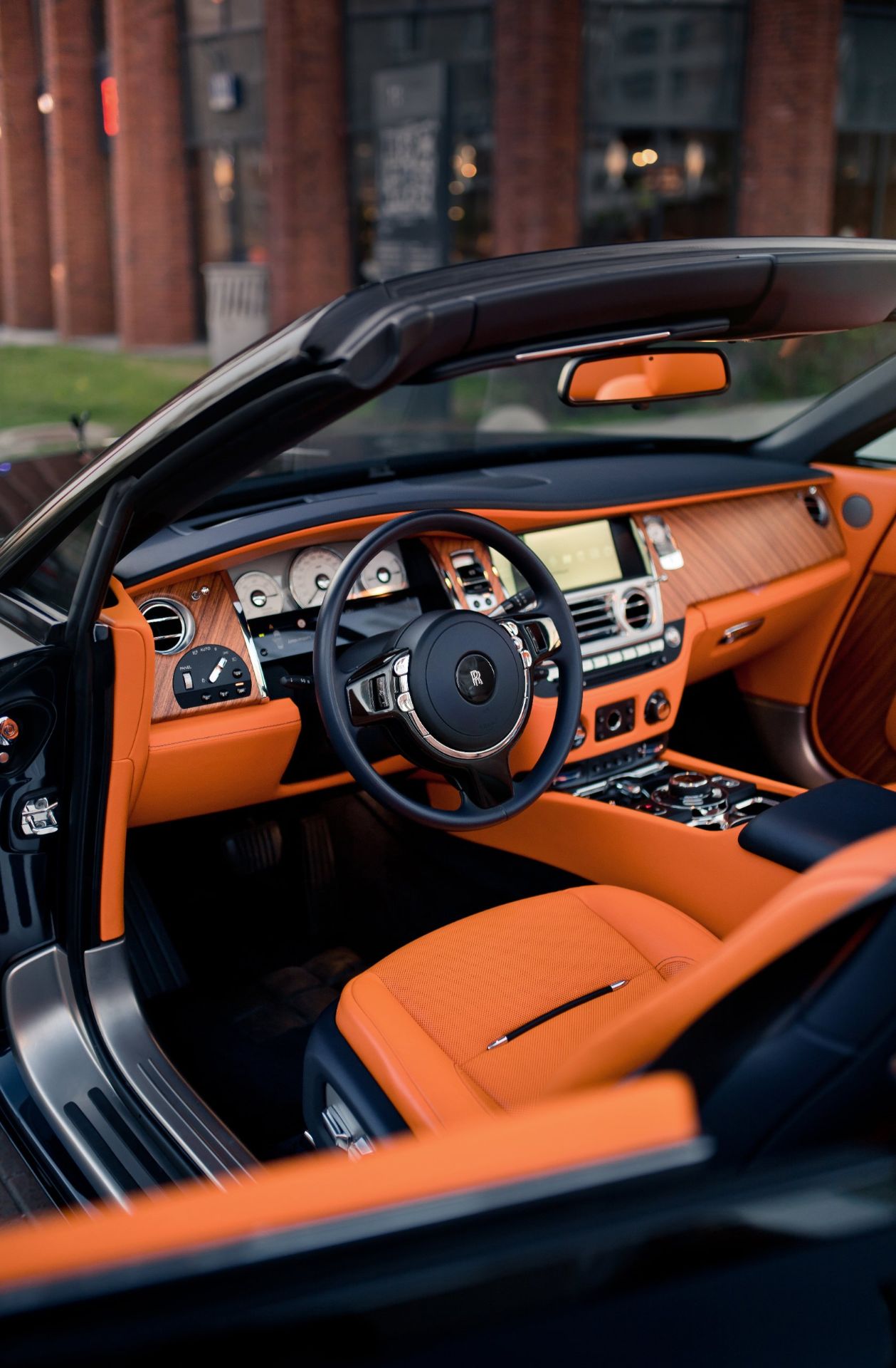 Аренда Rolls Royce Dawn в Москве — фото 13