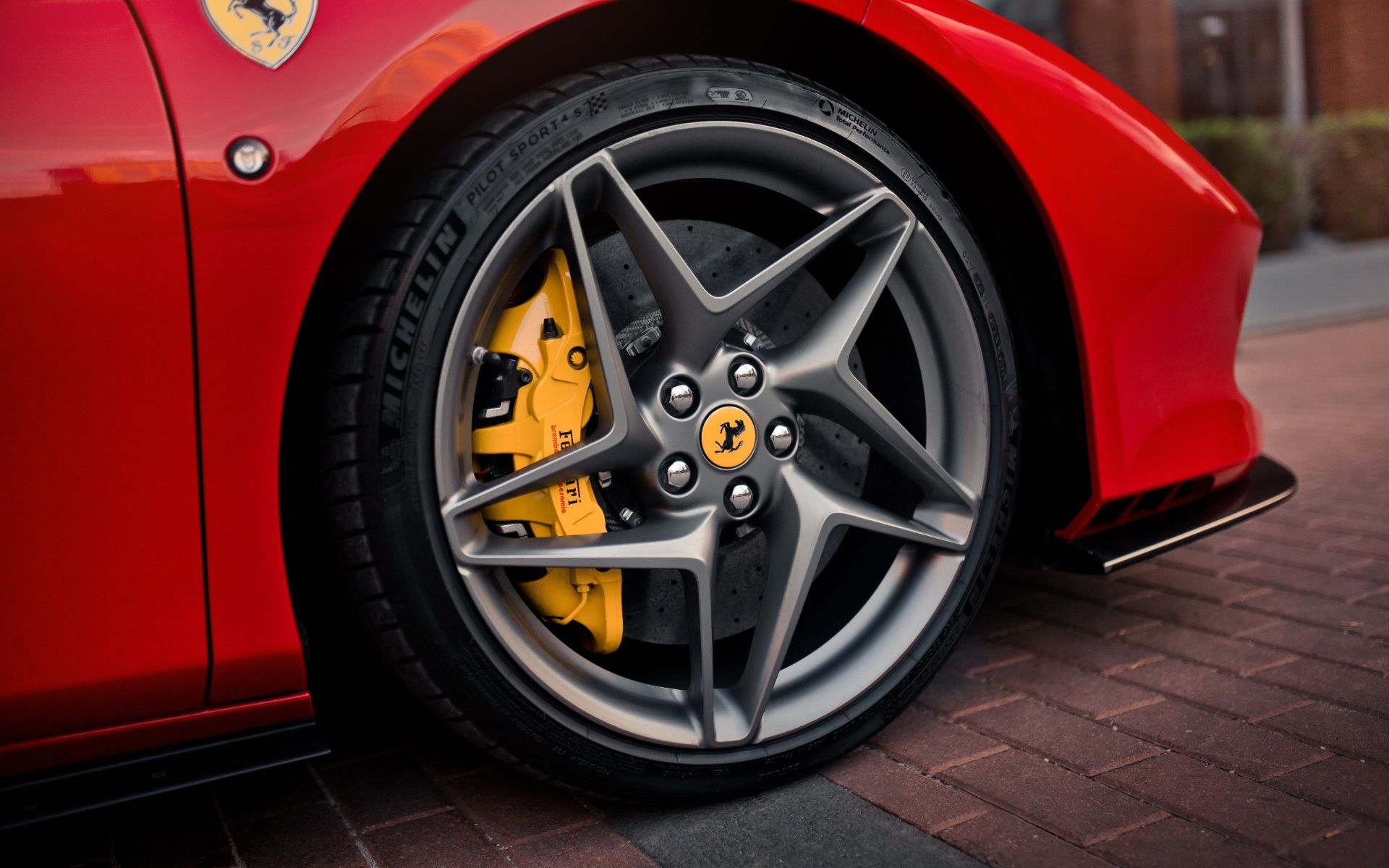 Аренда Ferrari F8 Spyder в Москве — фото 7