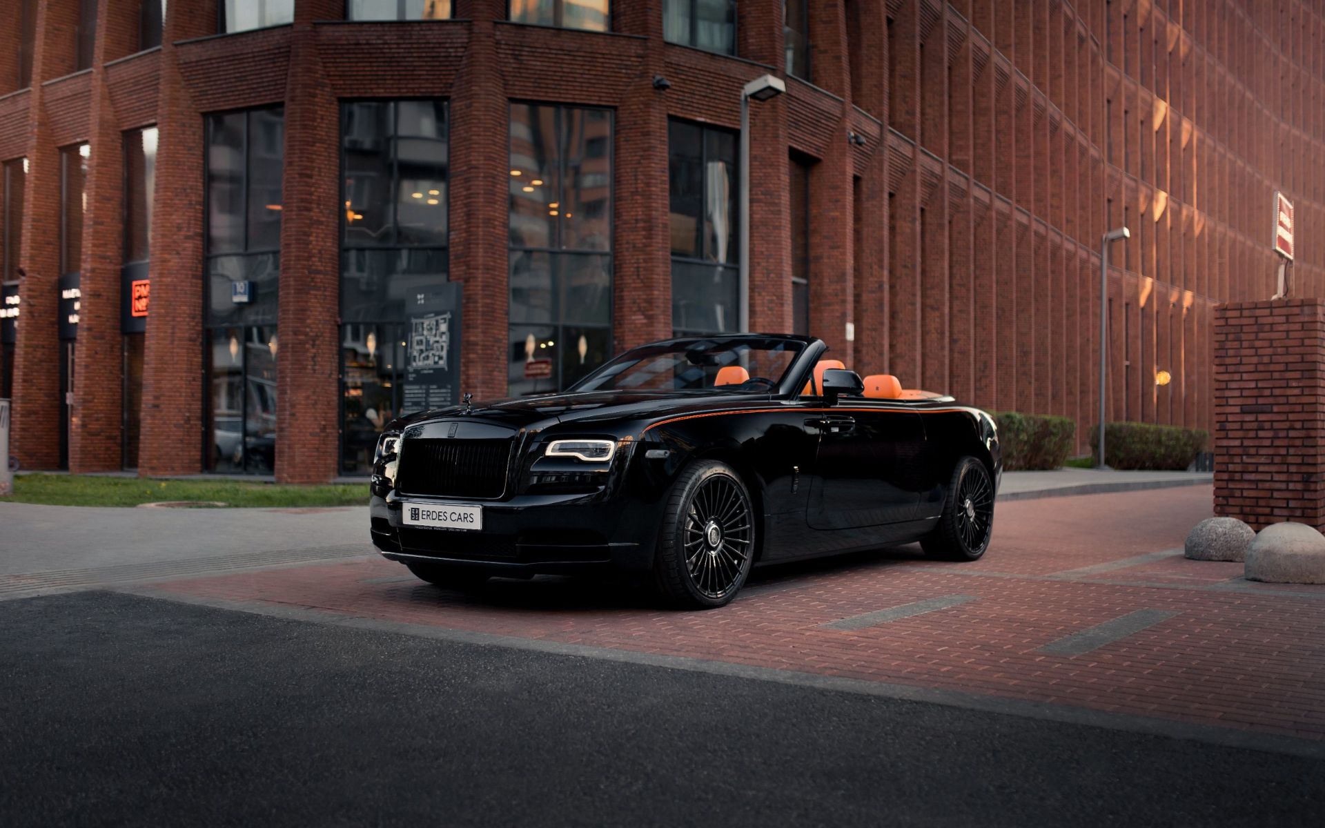 Аренда Rolls Royce Dawn в Москве