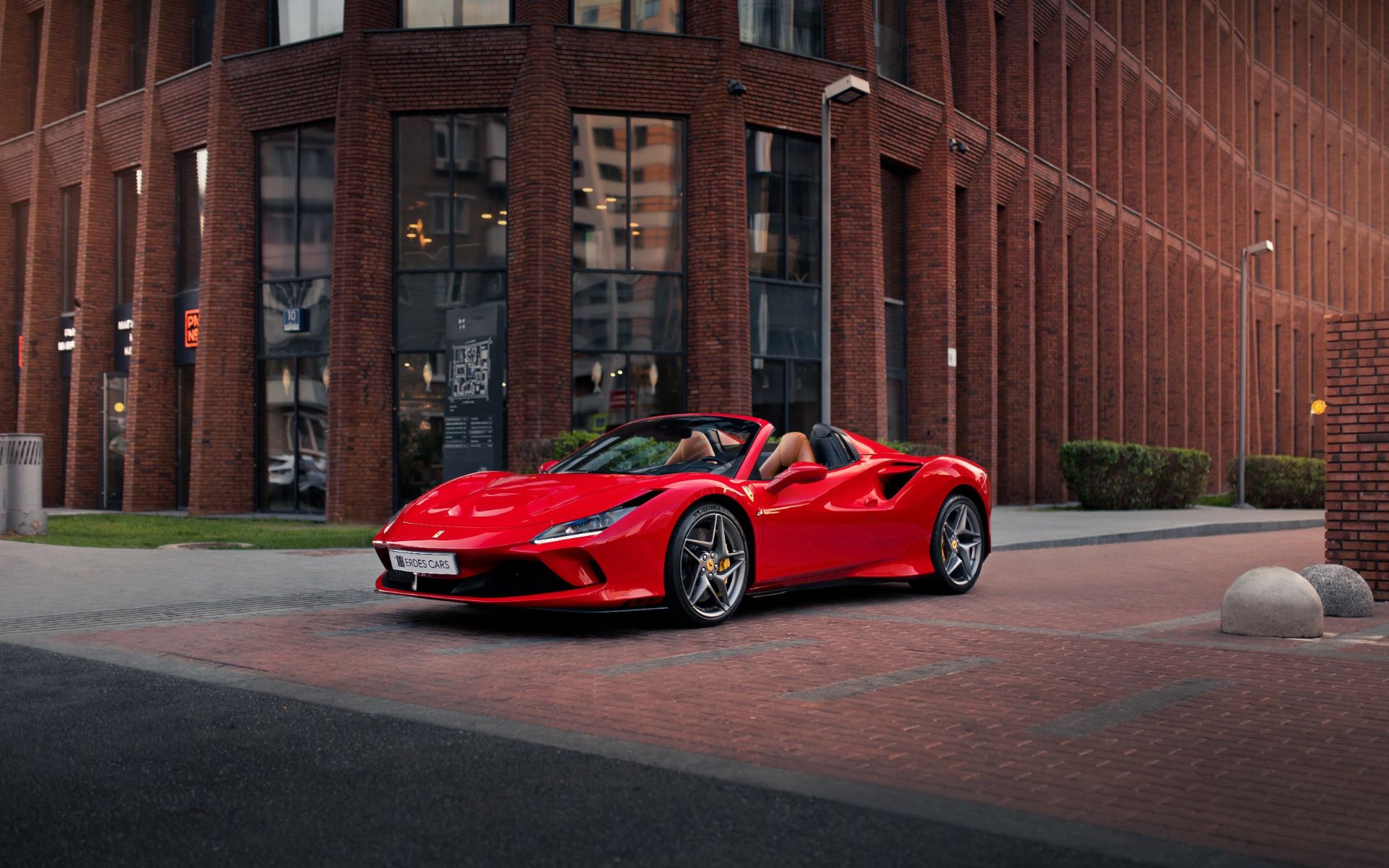 Аренда Ferrari F8 Spyder в Москве