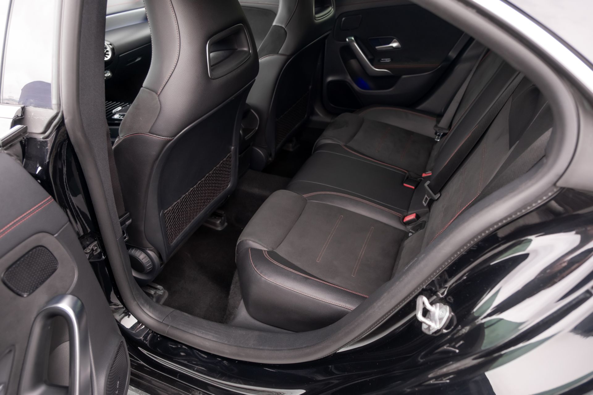 Аренда Mercedes-benz CLA 200 в Москве — фото 8