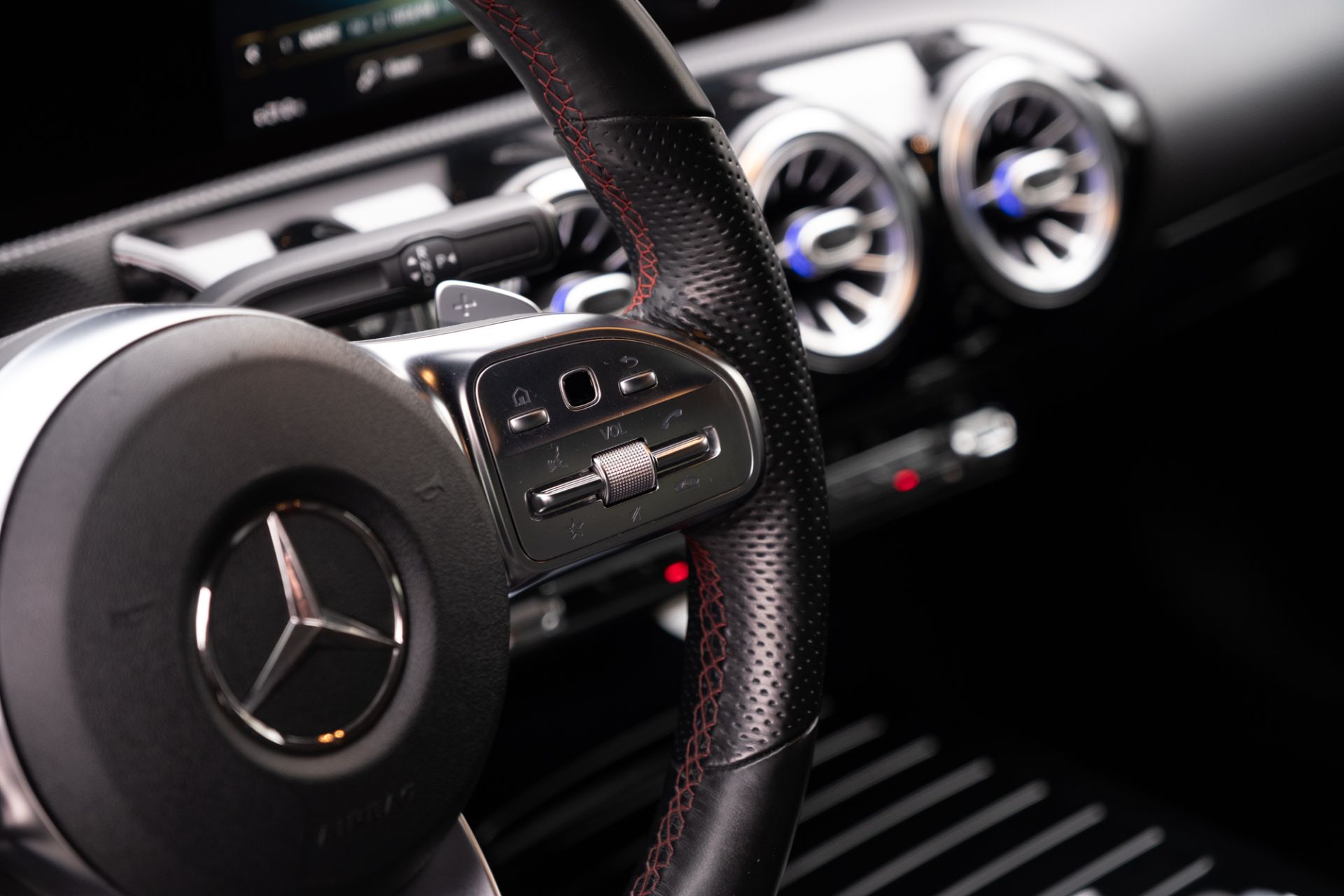 Аренда Mercedes-benz CLA 200 в Москве — фото 6