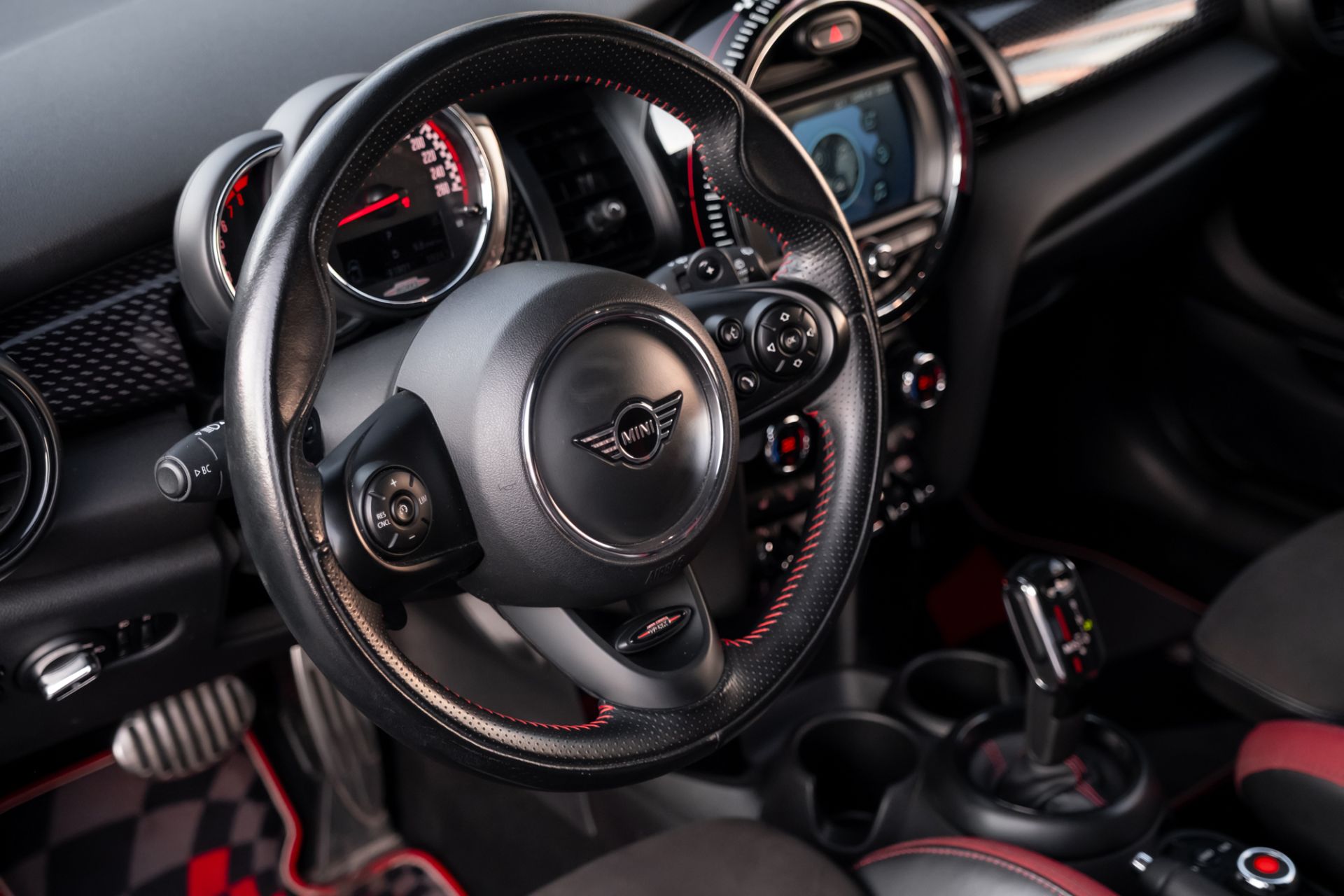 Аренда Mini Hatch в Москве — фото 6