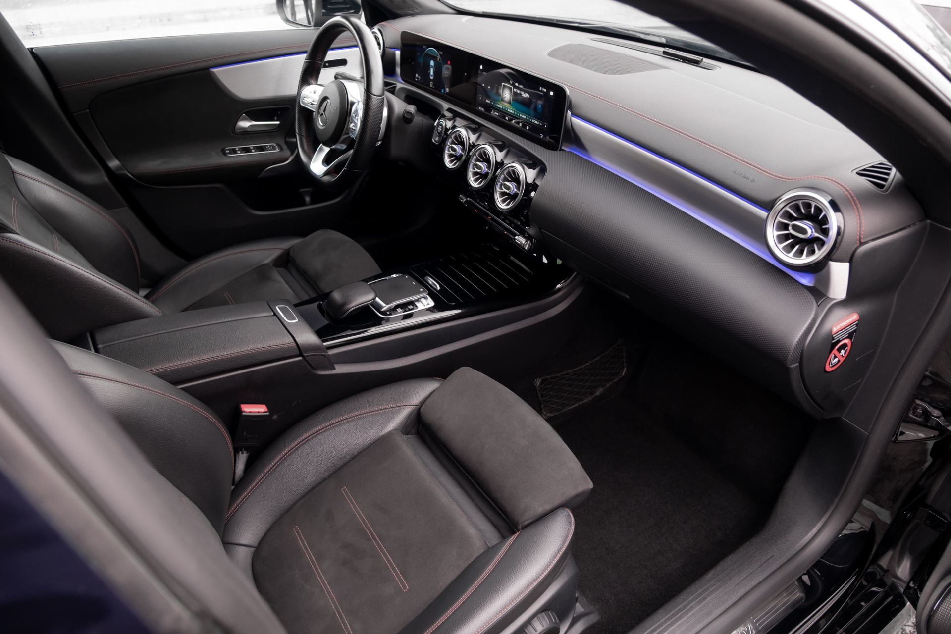 Аренда Mercedes-benz CLA 200 в Москве — фото 10