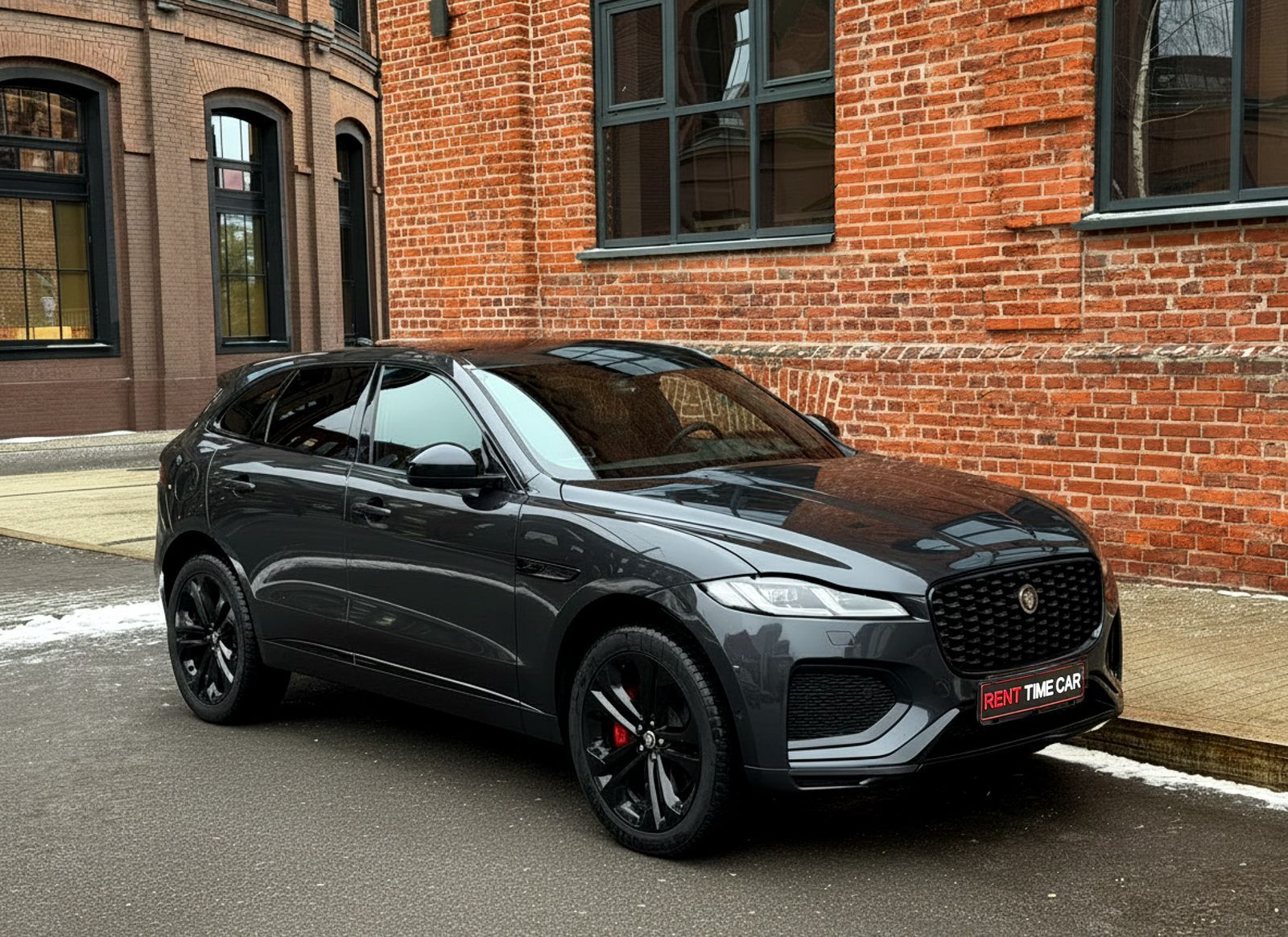 Аренда Jaguar F-Pace в Москве