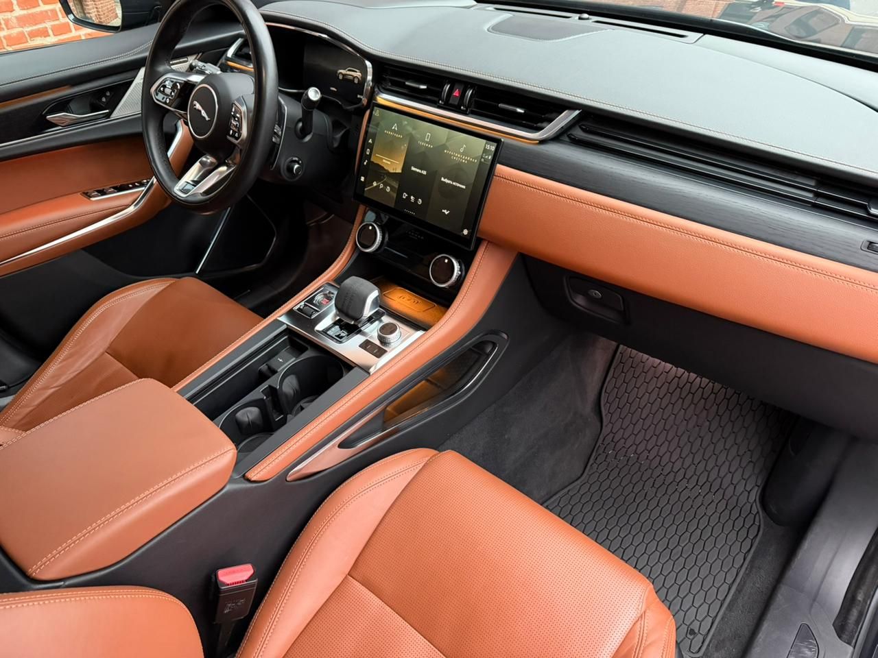 Аренда Jaguar F-Pace в Москве — фото 3