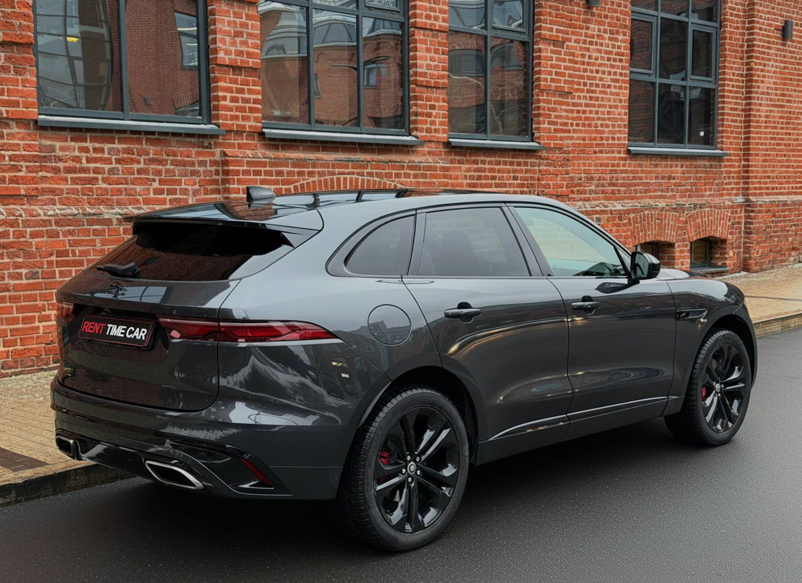 Аренда Jaguar F-Pace в Москве — фото 2